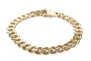 18KT GOLD FLAT CURB LINK BRACELET, 42.2gms Provenance: private collection Cardiff Comments: good