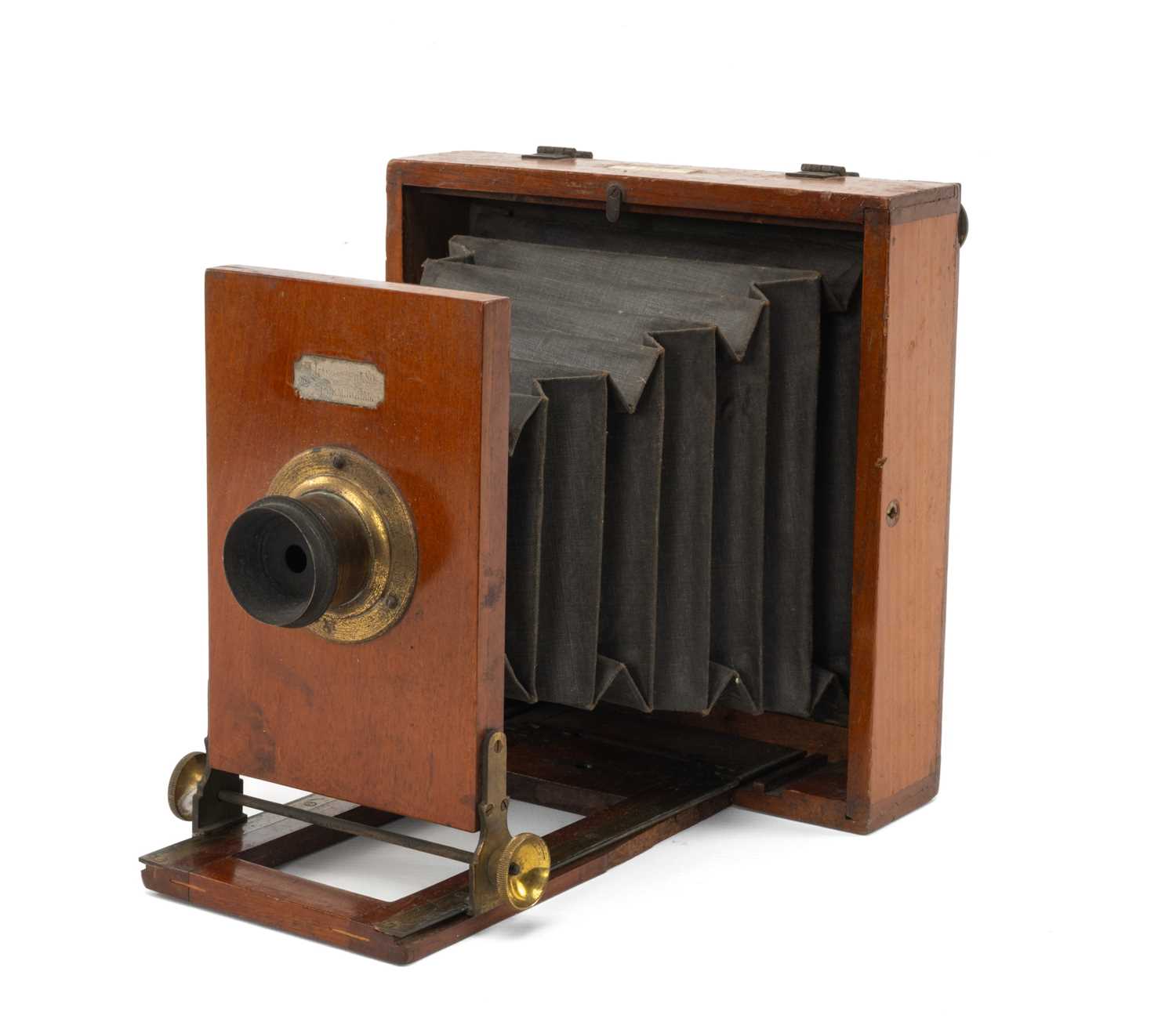 19TH C. J. LANCASTER LE 'MERVEILLEUX' MAHOGANY STUDIO CAMERA, with f16-33 wheel aperture, bellows