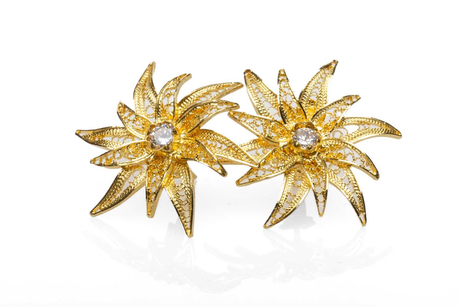 18CT GOLD FILIGREE FLOWERHEAD EARRINGS, set with white gem stones, 7.3gms (2) Provenance: Torfaen