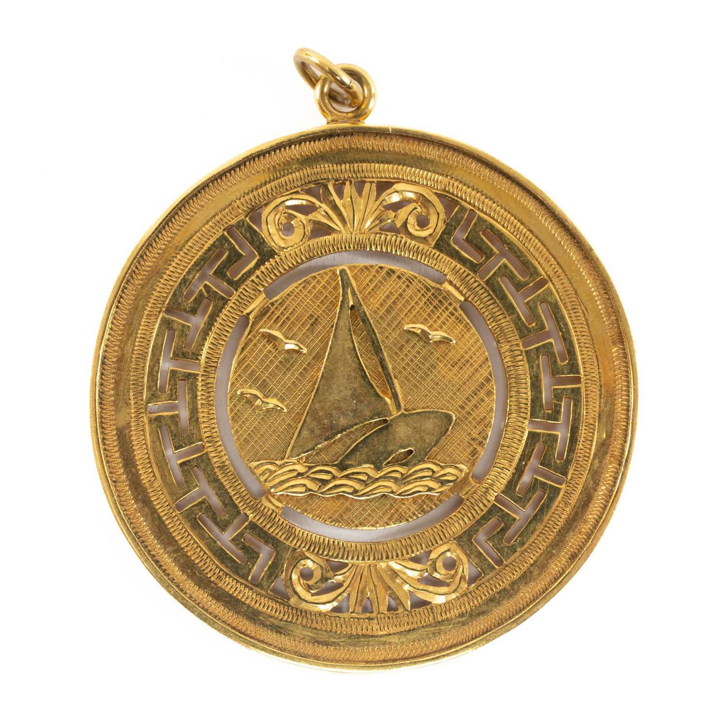 14K CHINESE GOLD MEDALLION, pierced and decorated with applied Fu-character and sailing boat, 46mm - Bild 2 aus 2