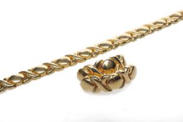 18KT GOLD BRACELET, of circle and X alternating design, 19cms long, together with matching yellow