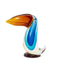 ATTRIBUTED TO MURANO: A SOMMERSO GLASS TOUCAN, blown glass body mounted on round amber base, small