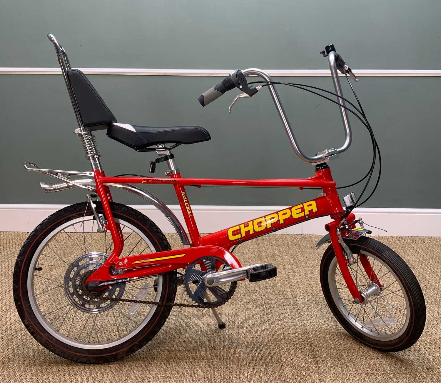 MKIII 'ARROW WEDGE' RALEIGH CHOPPER, red aluminium frame, handlebar mounted gear lever, produced - Image 4 of 11