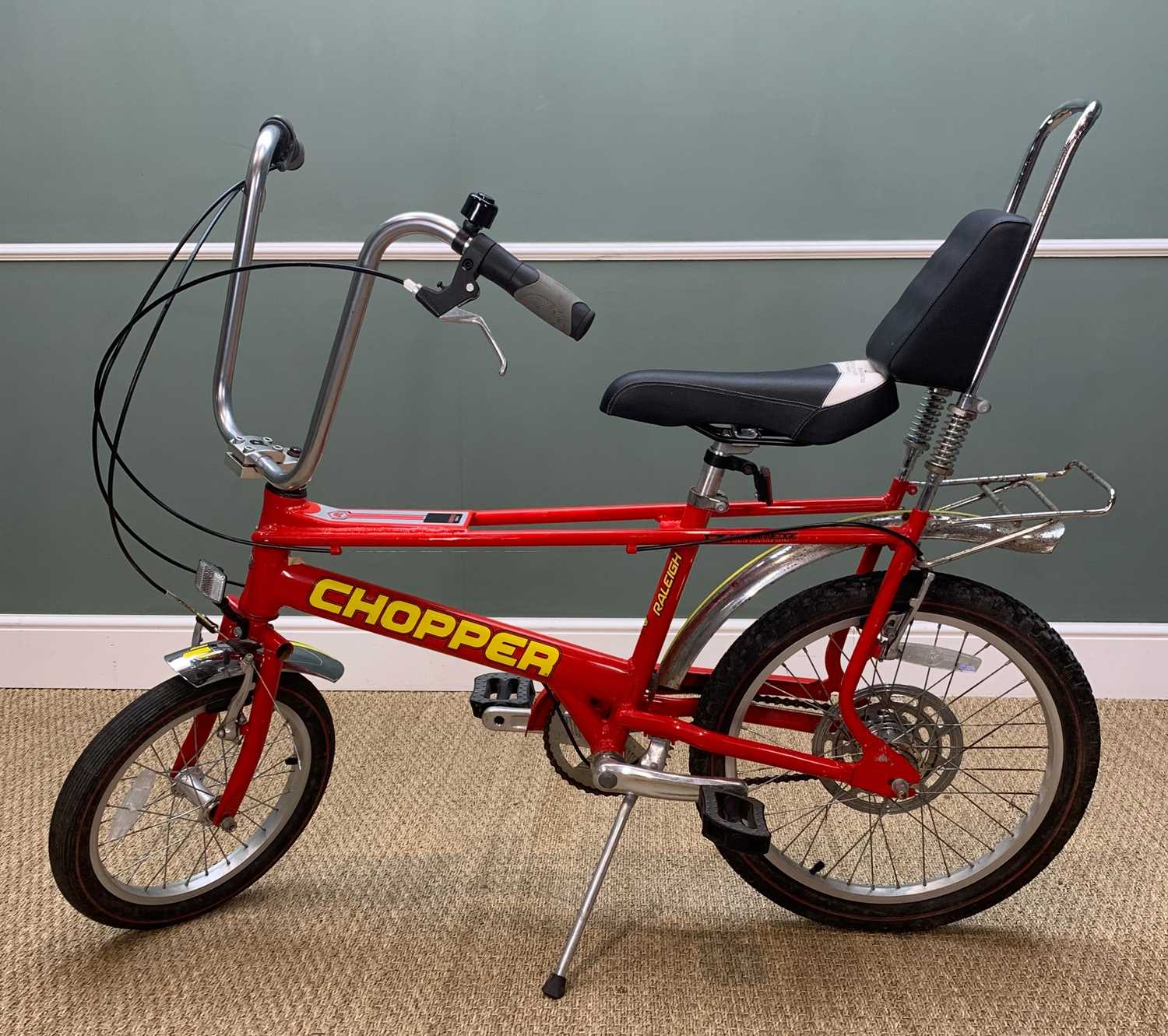 MKIII 'ARROW WEDGE' RALEIGH CHOPPER, red aluminium frame, handlebar mounted gear lever, produced - Image 2 of 11