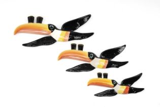 SET CARLTON WARE GUINNESS TOUCAN WALL PLAQUES, largest 25cms Provenance: private collection