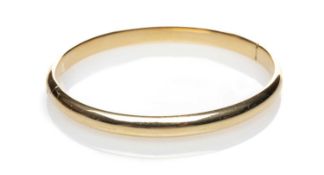18CT GOLD HINGED BANGLE, stamped '750', 10.6gms Provenance: Torfaen County Borough  Comments: good