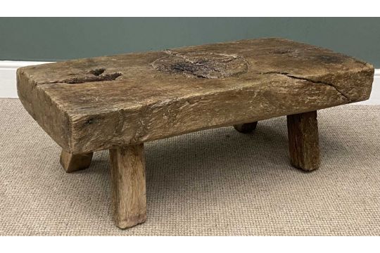 PRIMITIVE OAK CHEESE PRESS BENCH believed late 18th / early 19th Century, 38 (h) x 103 (w) x - Image 2 of 5