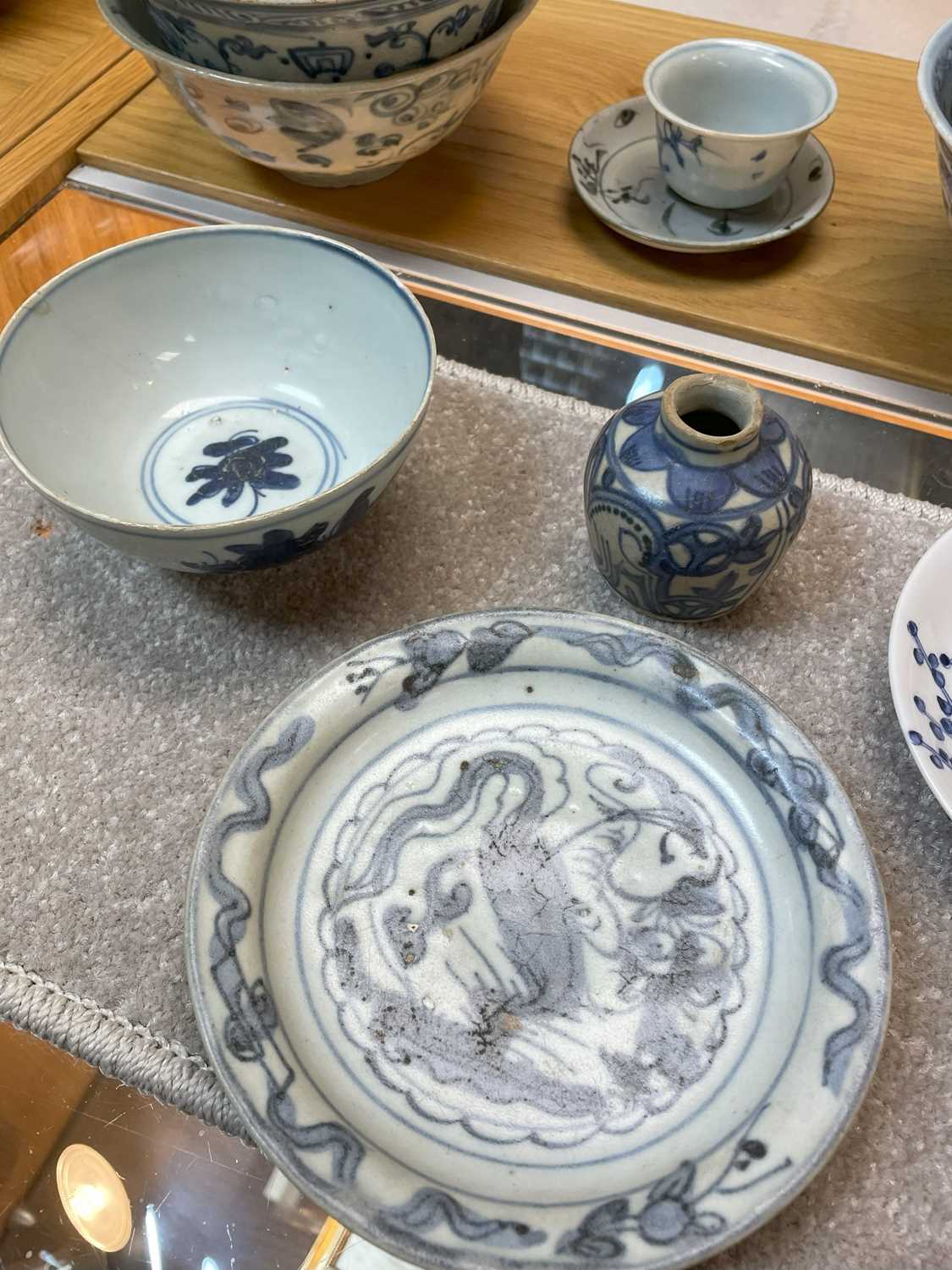 ASSORTED PROVINCIAL CHINESE & SOUTHEAST ASIAN PORCELAIN, including a kendi, five bowls 15cms - Image 13 of 34