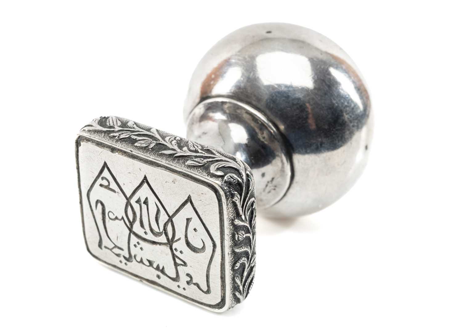 WHITE METAL ISLAMIC CALIGRAPHY DESK SEAL, probably 19th C., bulbous handle above rectangular base