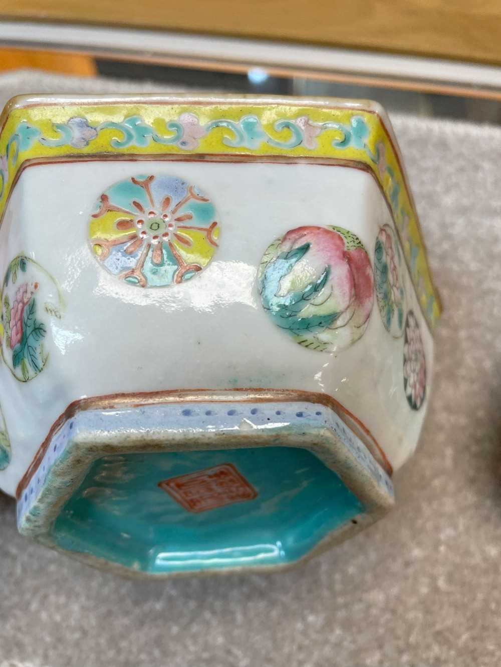 ASSORTED MOSTLY CHINESE COLOURED CERAMICS, including famille rose jar and cover, famille verte 'four - Image 33 of 39