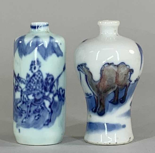 TWO CHINESE PORCELAIN SNUFF BOTTLES, including baluster copper red and blue and white bottle painted - Image 2 of 6