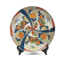 JAPANESE IMARI PORCELAIN CHARGER, Meiji Period, decorated in 5-colours with radiating panels of