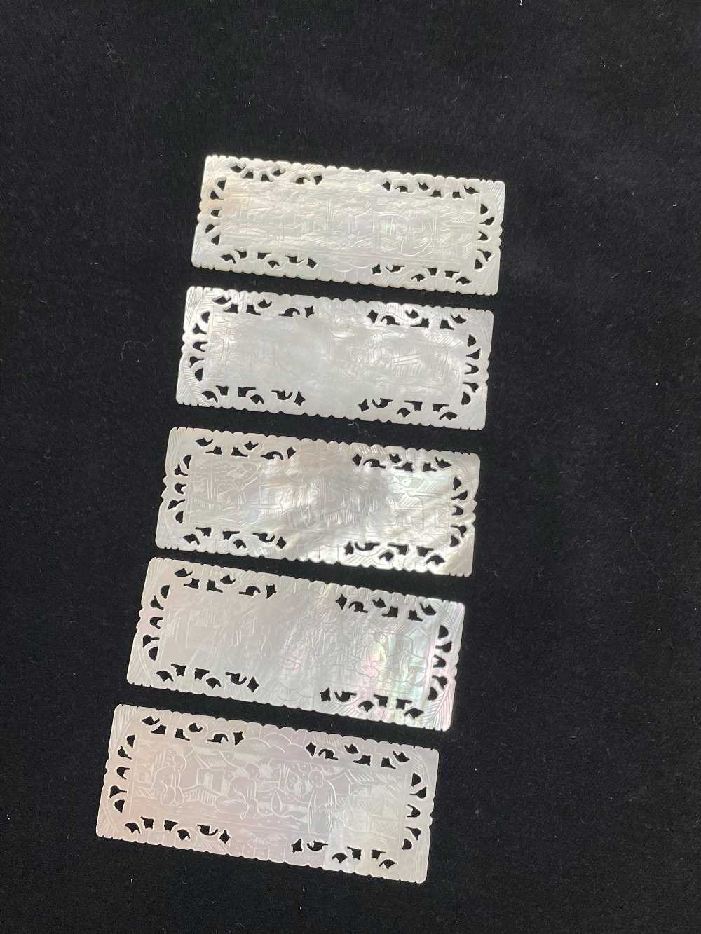 ASSORTED CHINESE MOTHER OF PEARL GAMING COUNTERS, vaiously shaped, and including set of 4 - Image 19 of 27