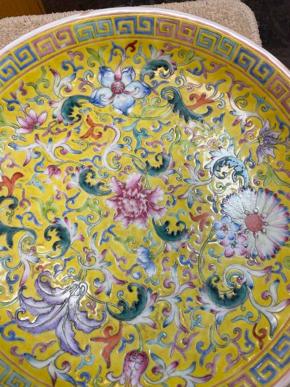 CHINESE FAMILLE ROSE SAUCER DISH, decorated with scrolling lotus, hibiscus, chrysanthemum etc. on an - Image 11 of 14