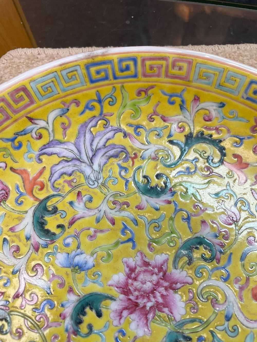 CHINESE FAMILLE ROSE SAUCER DISH, decorated with scrolling lotus, hibiscus, chrysanthemum etc. on an - Image 7 of 14