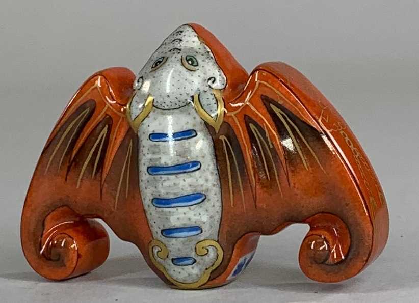 CHINESE PORCELAIN 'BAT' SNUFF BOTTLE, decorated in coloured enamels and gilt highlights, neck with - Image 3 of 5