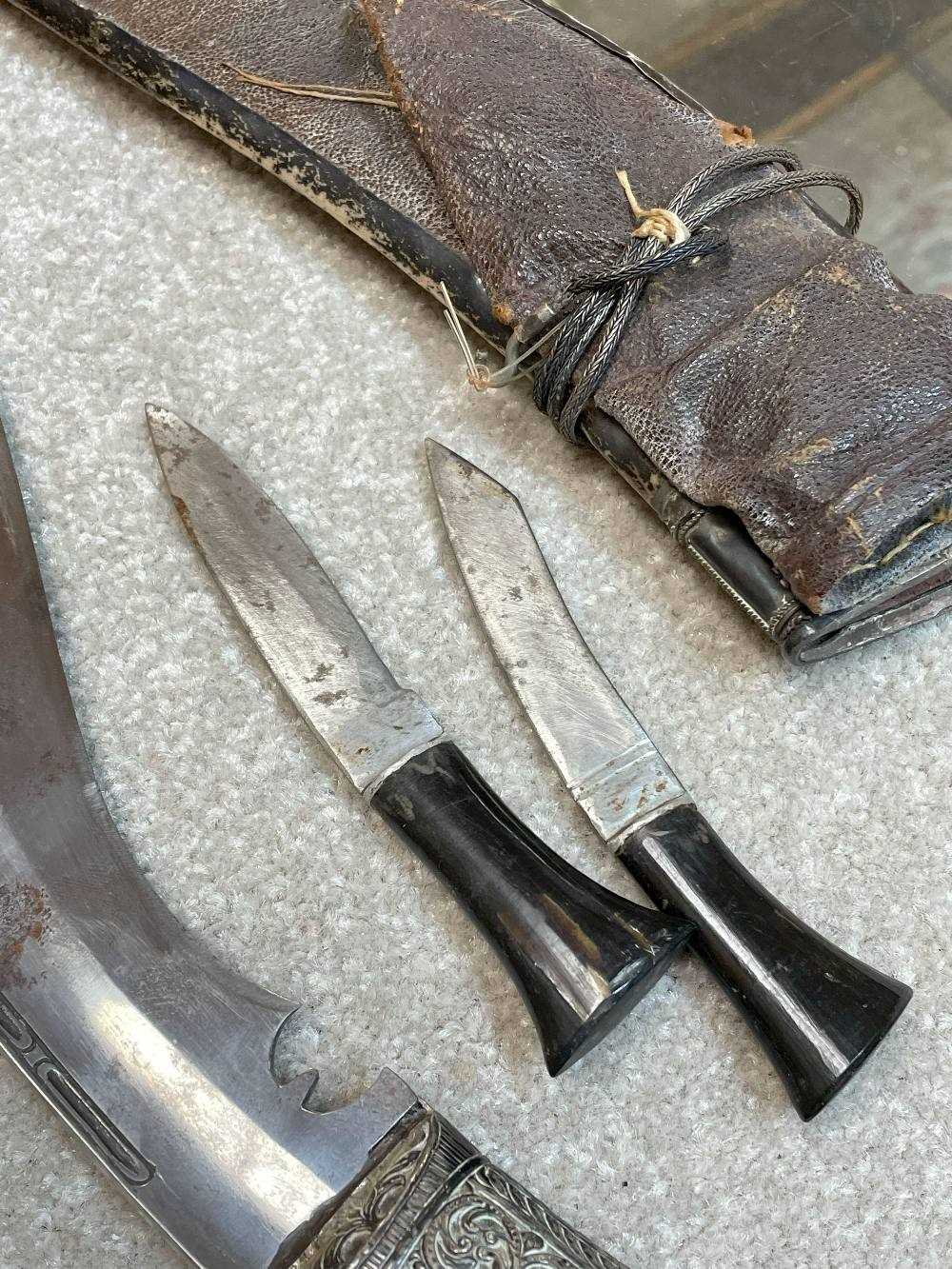 CEREMONIAL KUKRI, Nepal, 28cm poilished steel blade, floral embossed white metal hilt and pommel, - Bild 14 aus 16