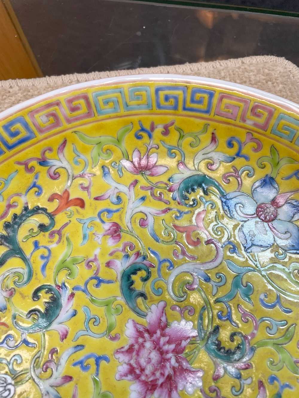 CHINESE FAMILLE ROSE SAUCER DISH, decorated with scrolling lotus, hibiscus, chrysanthemum etc. on an - Image 4 of 14