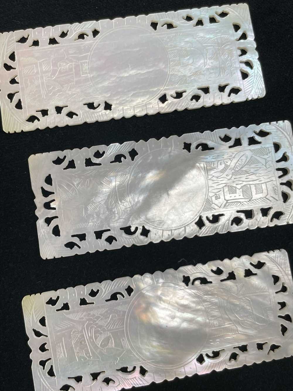 ASSORTED CHINESE MOTHER OF PEARL GAMING COUNTERS, vaiously shaped, and including set of 4 - Image 22 of 27