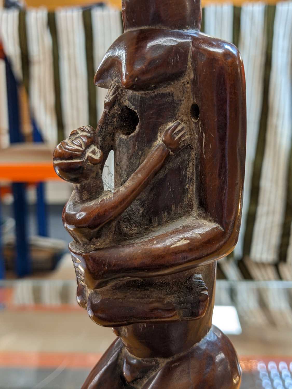 ZOMBO MATERNITY FIGURE, D.R.Congo, the kneeling figure holding straddling infant to abdomen, - Image 2 of 6