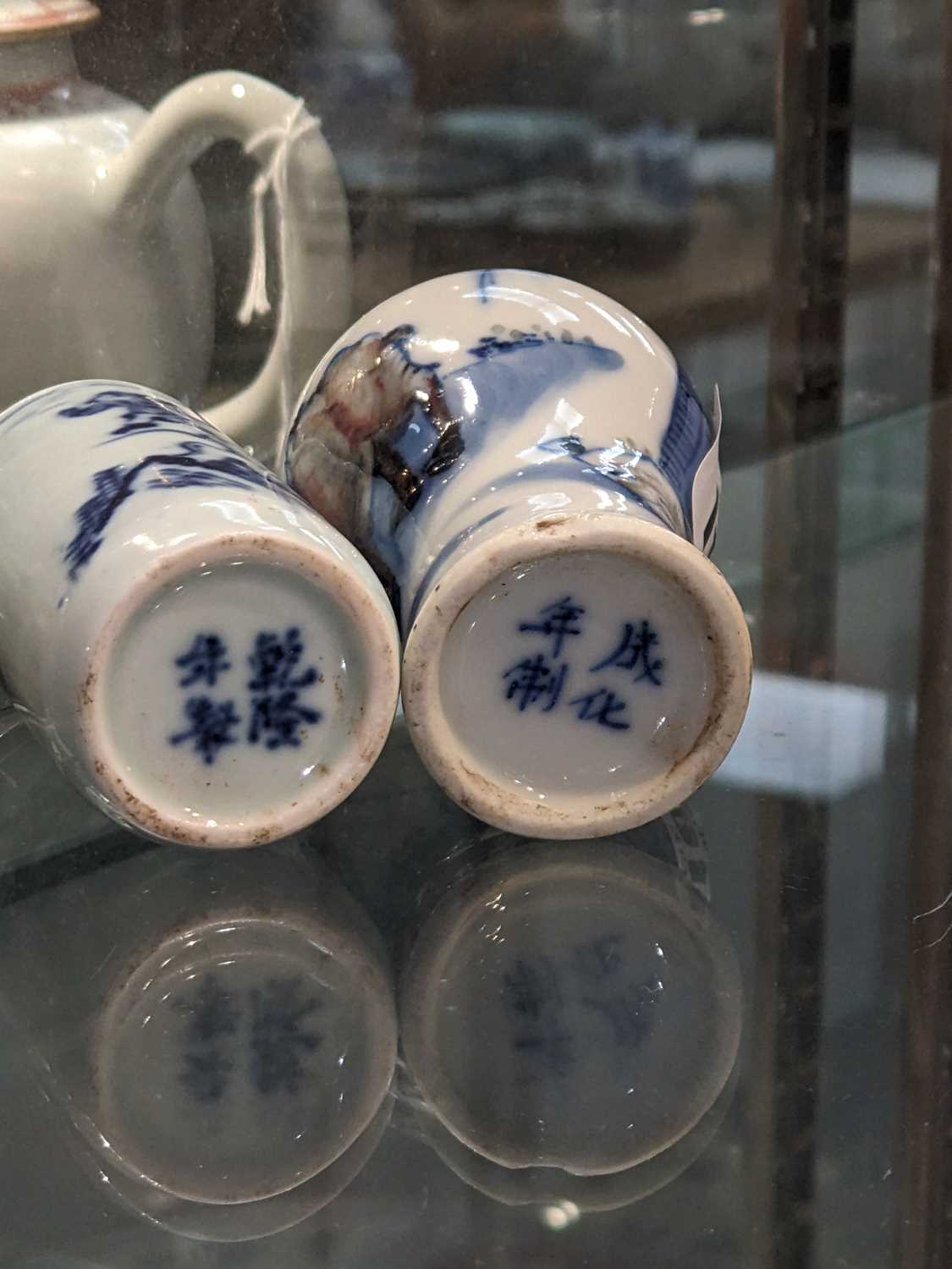 TWO CHINESE PORCELAIN SNUFF BOTTLES, including baluster copper red and blue and white bottle painted - Image 6 of 6