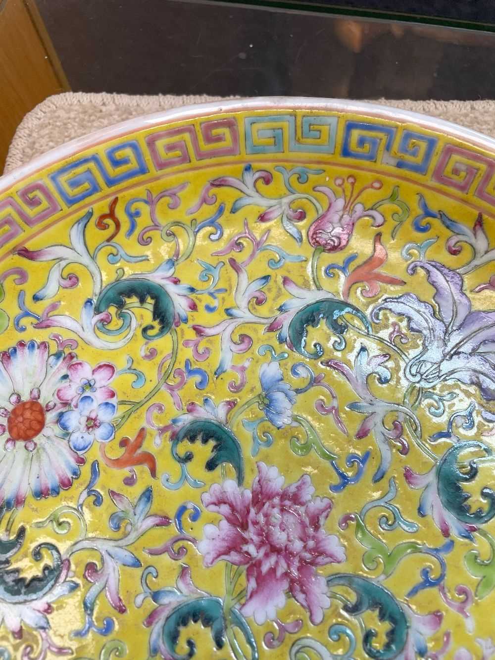 CHINESE FAMILLE ROSE SAUCER DISH, decorated with scrolling lotus, hibiscus, chrysanthemum etc. on an - Image 14 of 14