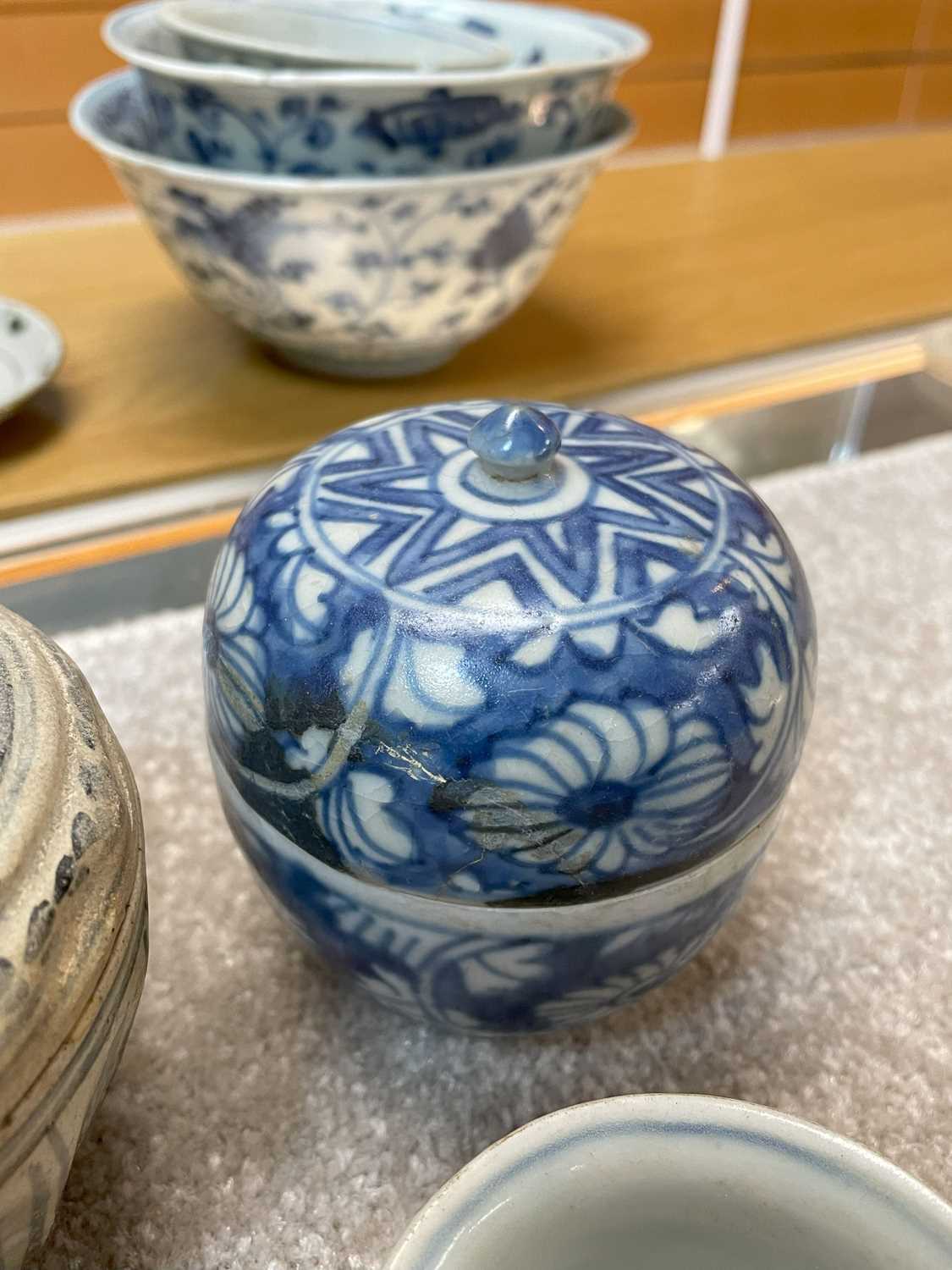 ASSORTED PROVINCIAL CHINESE & SOUTHEAST ASIAN PORCELAIN, including a kendi, five bowls 15cms - Image 33 of 34