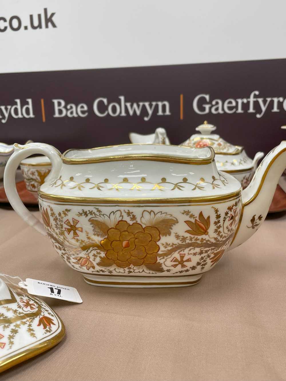 SWANSEA PORCELAIN PART TEASET circa 1815-1820, Japan pattern with iron-red and gilt stylised peonies - Image 9 of 30