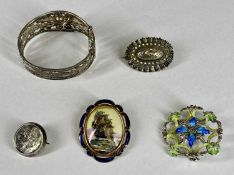 ASSORTED JEWELLERY including vintage Thomas Lee Mott oval brooch with enamel border and sailing