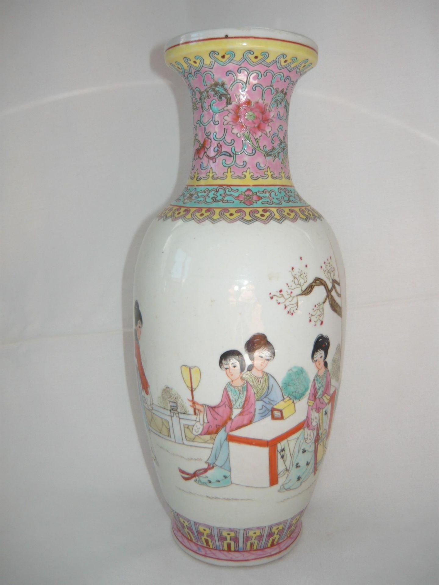 Vase im famile rose Style. China, 20.Jhdt. H. 31cm.