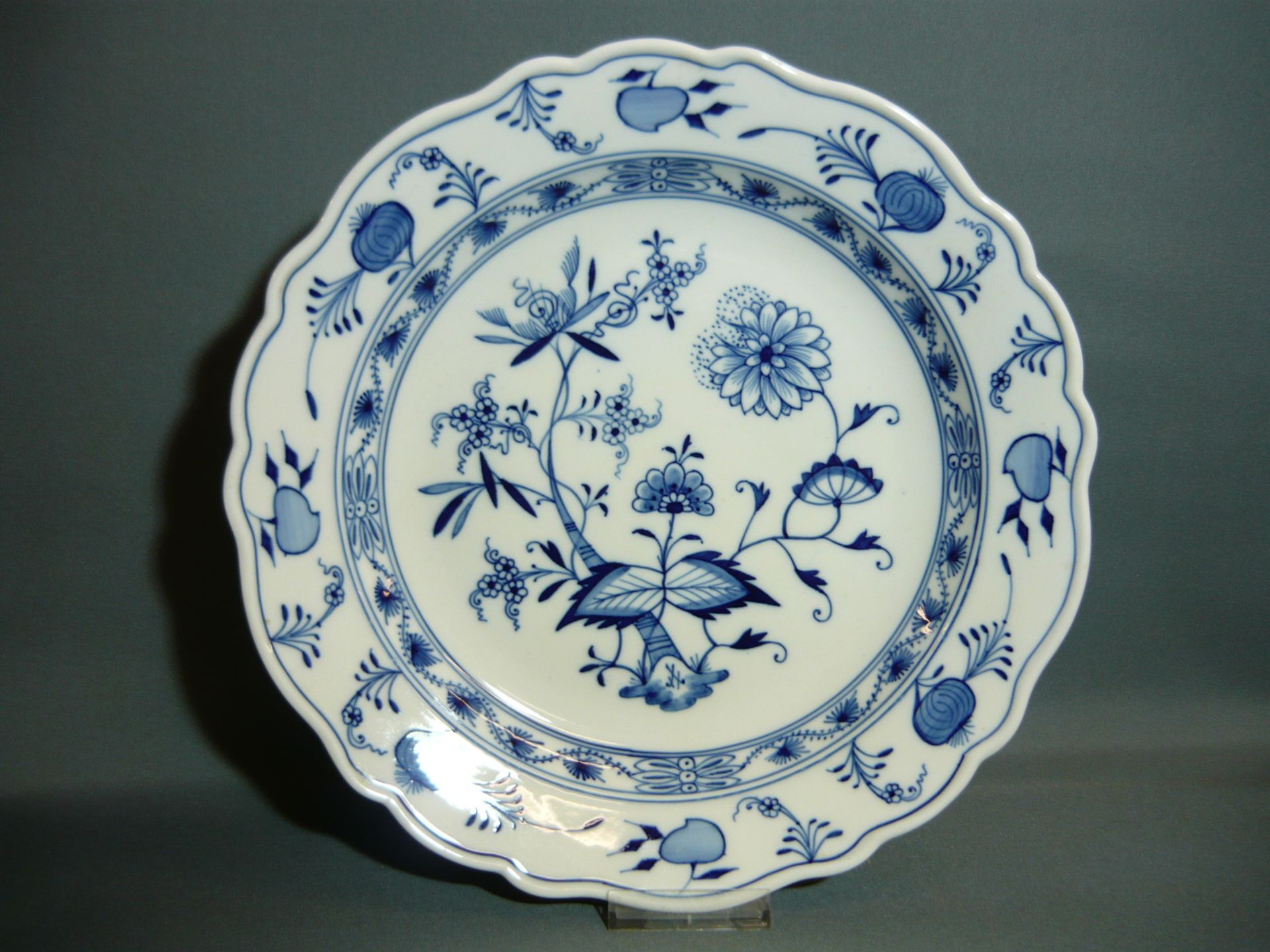 Meissen (Schwerter) Zwiebelmuster. Große runde Platte. II.W. ø 32cm.