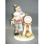 Münchener Hofbräu-Mann beim Biertrinken. Porzellan, handbemalt. Wohl um 1950. H. 17cm.