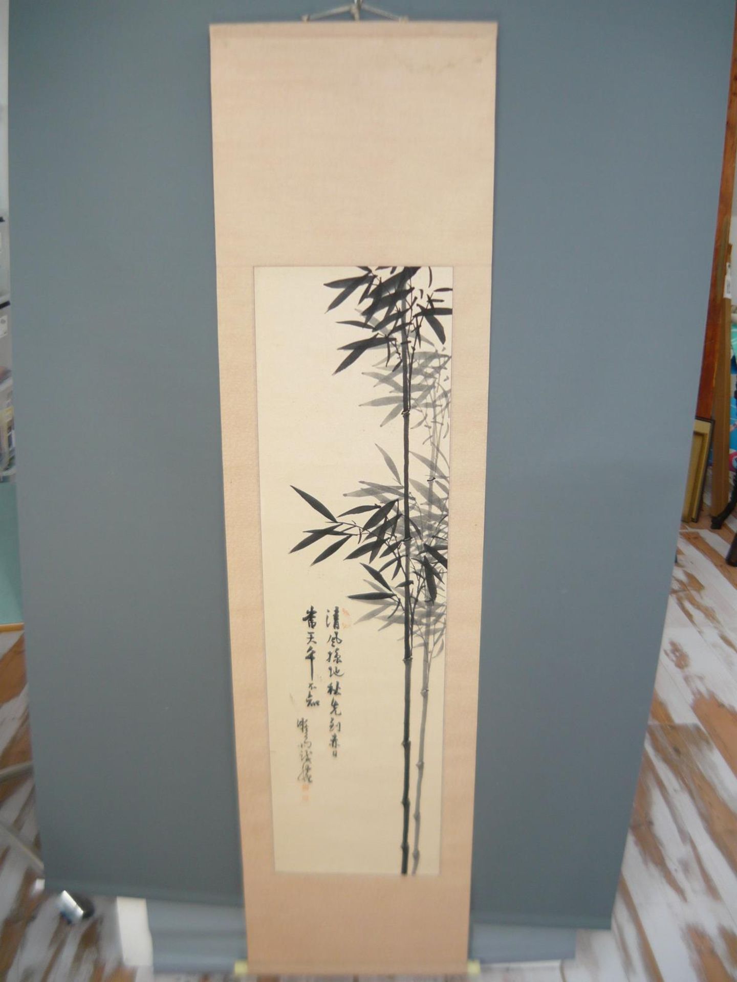 Rollbild mit Bambus. China 20.Jhdt. Maß ca. 166x41cm. Altersspuren.