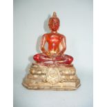 Sitzender Buddha. Metall und bersteinfarbener Kunststoff/Kunstharz. Asien, 20.Jhdt. H. 13cm.