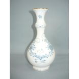 Meissen (Schwerter). Indisch Blau. Tolle Vase für einzelne Blüten. Erste Wahl. H. 18cm.