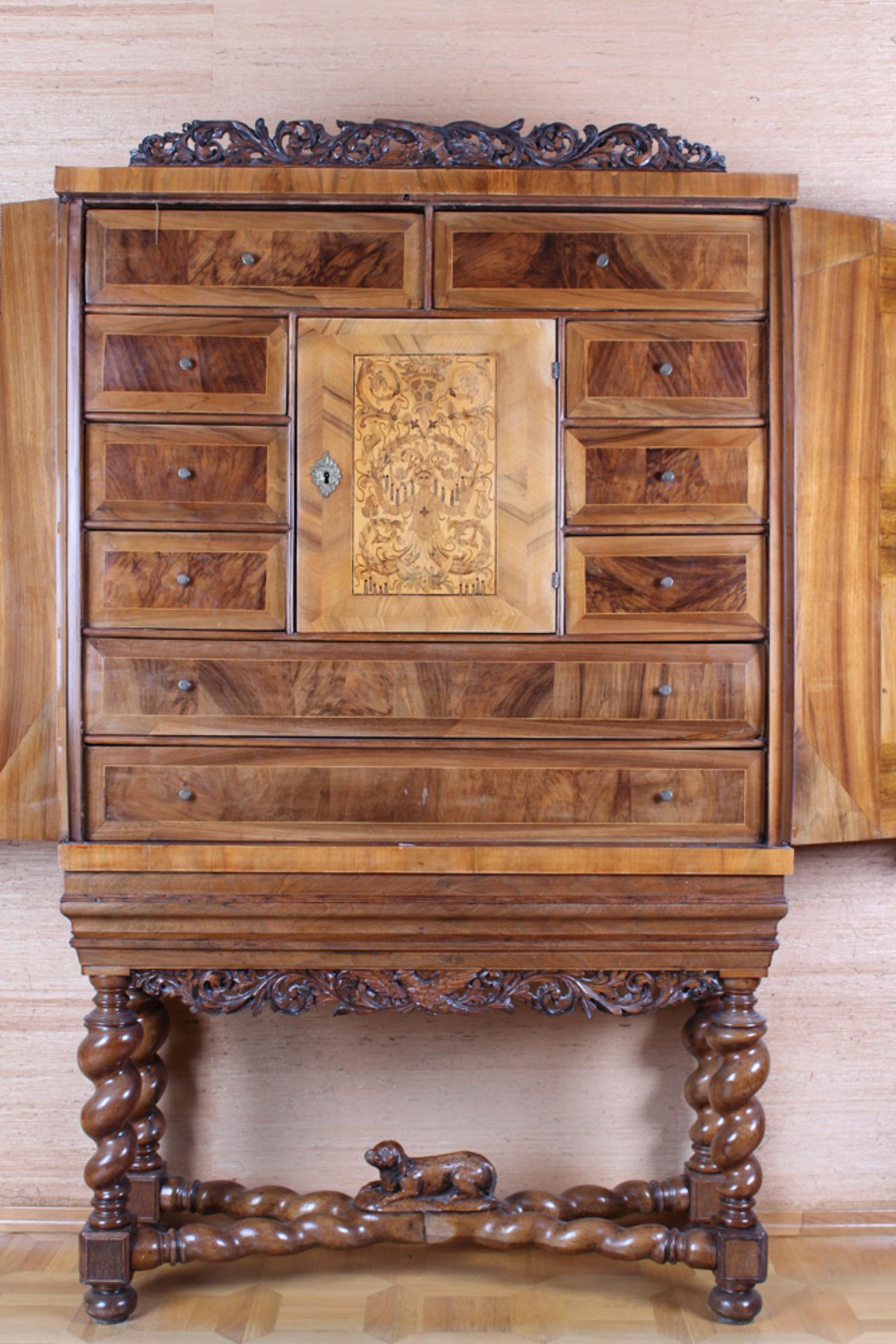 Stollenschrank. Süddeutsch, um 1700. - Bild 2 aus 5