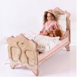 Drei Puppen im Bett. August Riedele