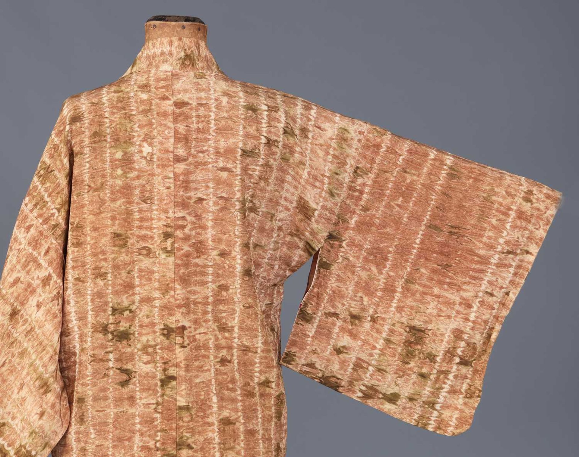 4 japanische Kimonos - Bild 2 aus 5