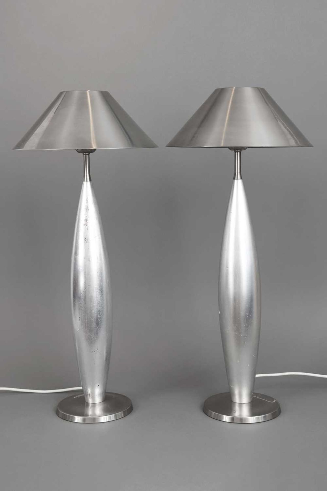 Paar moderne Tischlampen