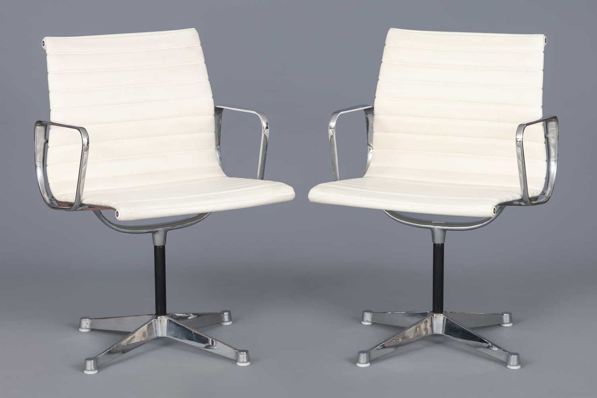 Paar HERMAN MILLER Alu-Chairs