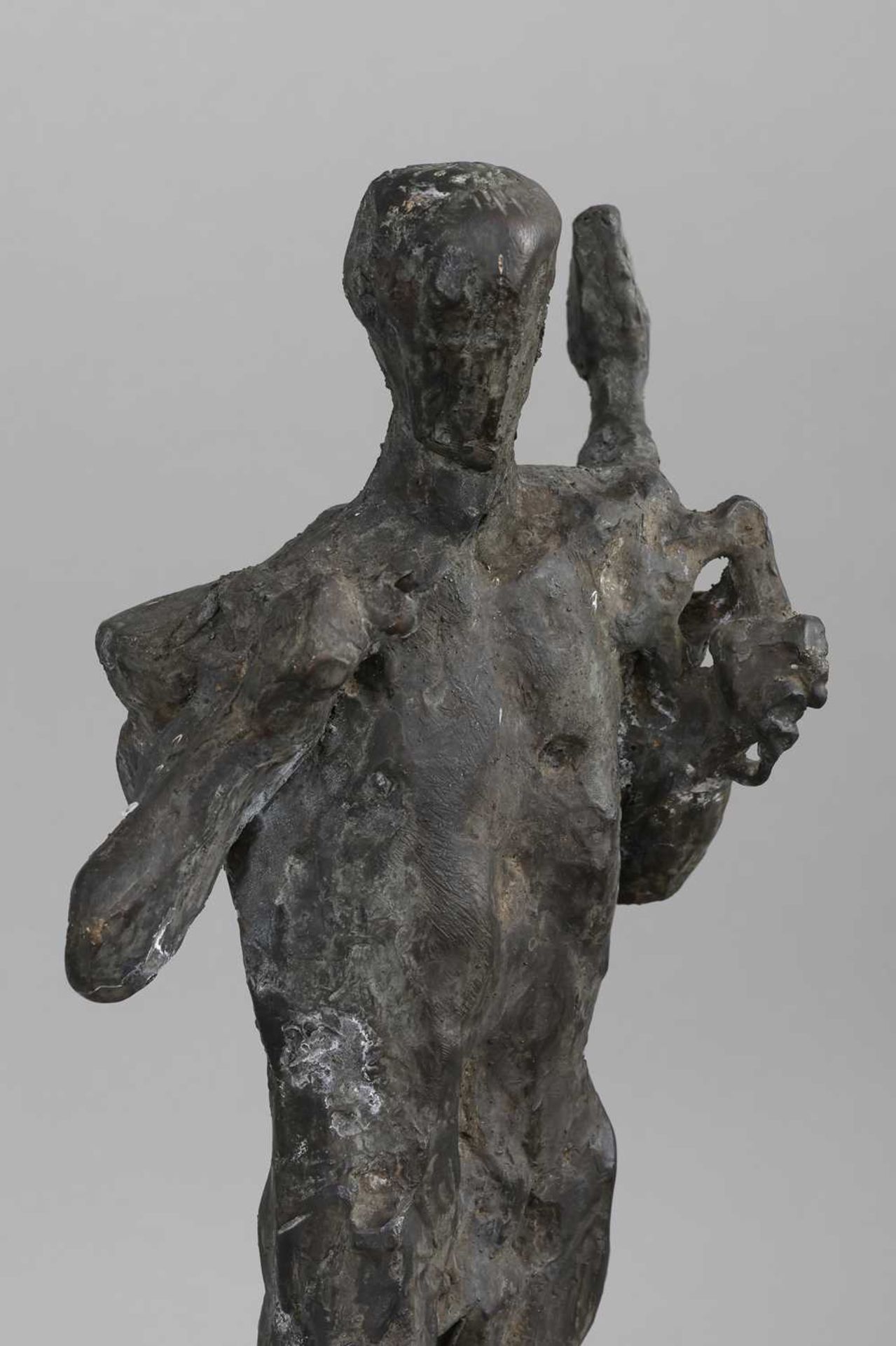 Bronzefigur "Hirte mit geschultertem Lamm" - Bild 3 aus 4