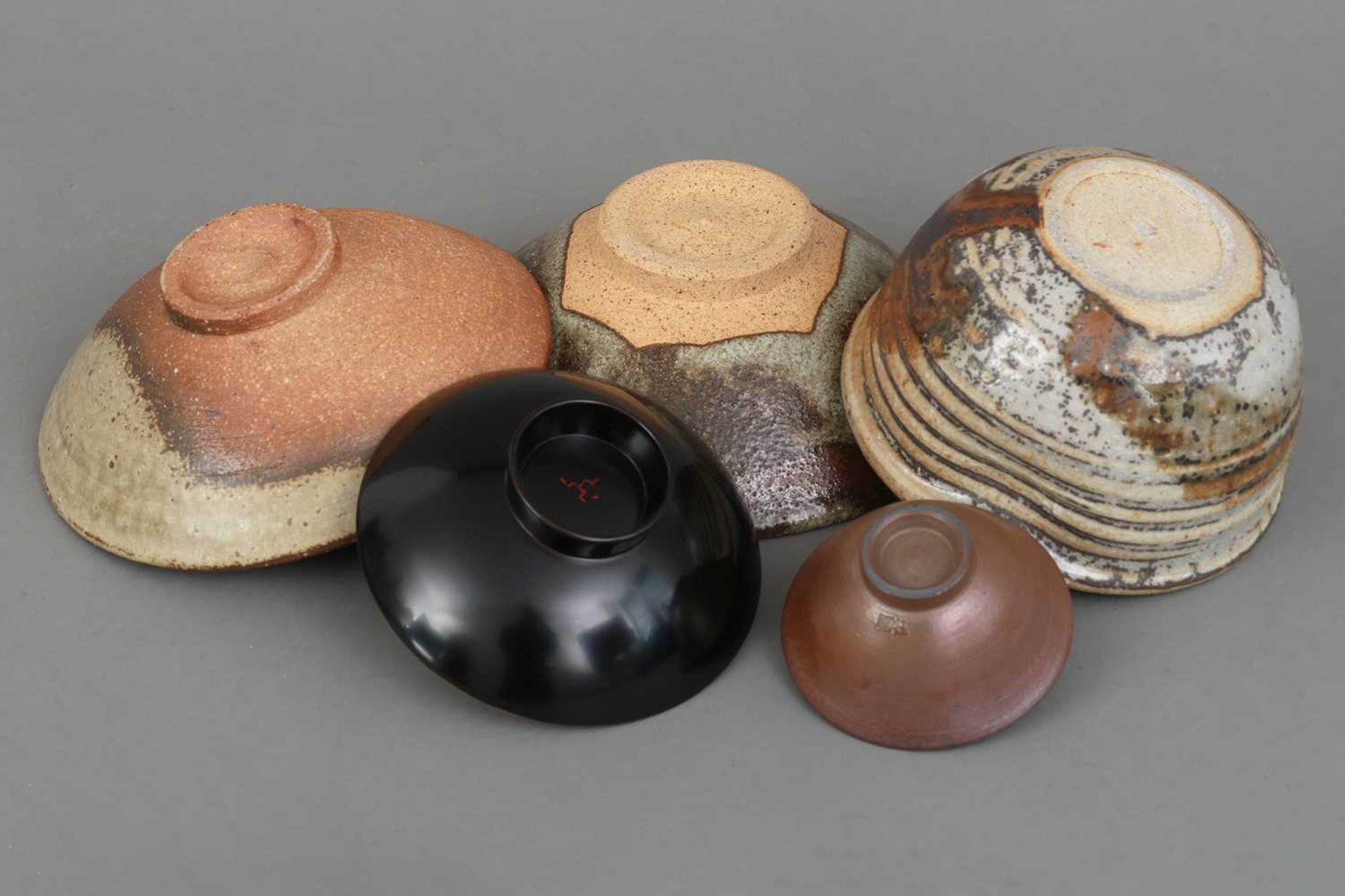 Konvolut japanischer Keramik- und Lackschalen - Bild 2 aus 4