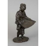 GENRYUSAI SEIKOKU (1868-1912) Bronzefigur "Japanerin mit Reiskorb"