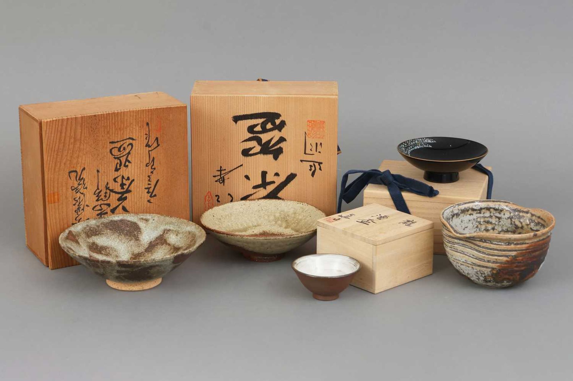 Konvolut japanischer Keramik- und Lackschalen - Bild 4 aus 4