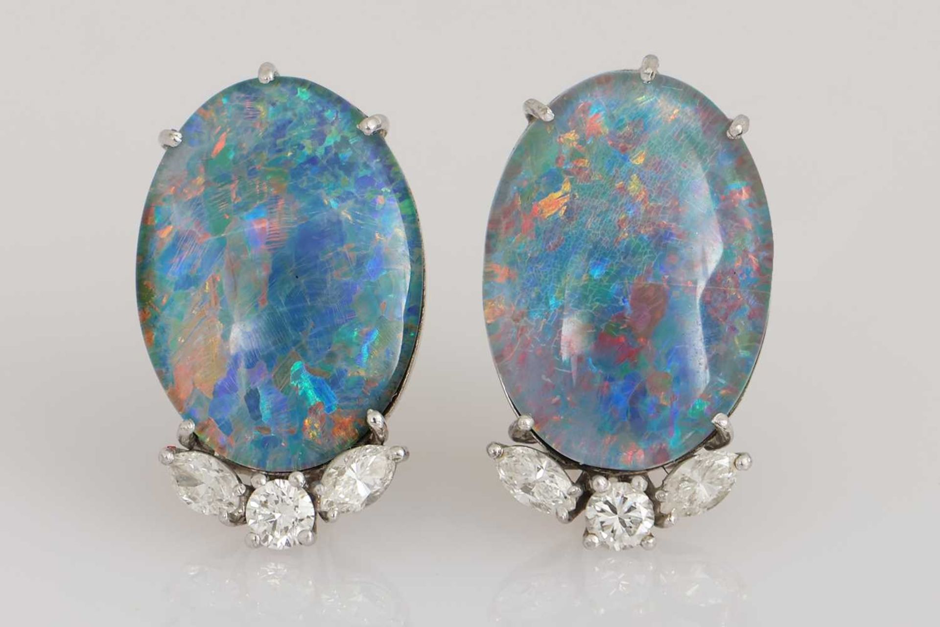 Paar Ohrclips mit Opalen