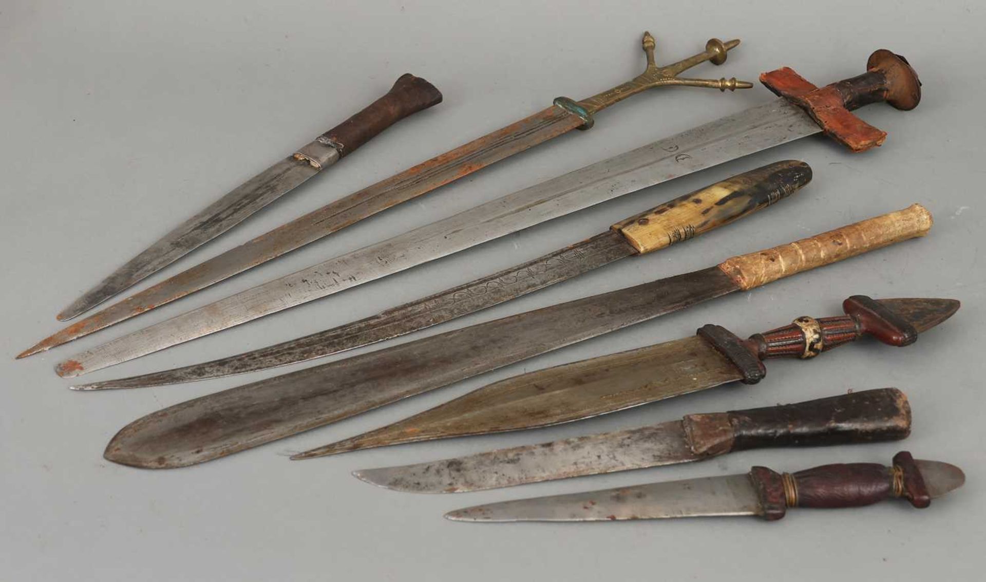 Konvolut afrikanisch-arabischer Schwerter und Messer - Image 2 of 6