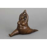 Bronzefigur im Stile BOTERO "Beleibter weiblicher Akt, eine Yoga-Figur turnend"