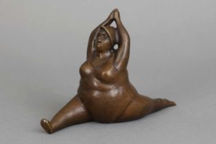 Bronzefigur im Stile BOTERO "Beleibter weiblicher Akt, eine Yoga-Figur turnend"