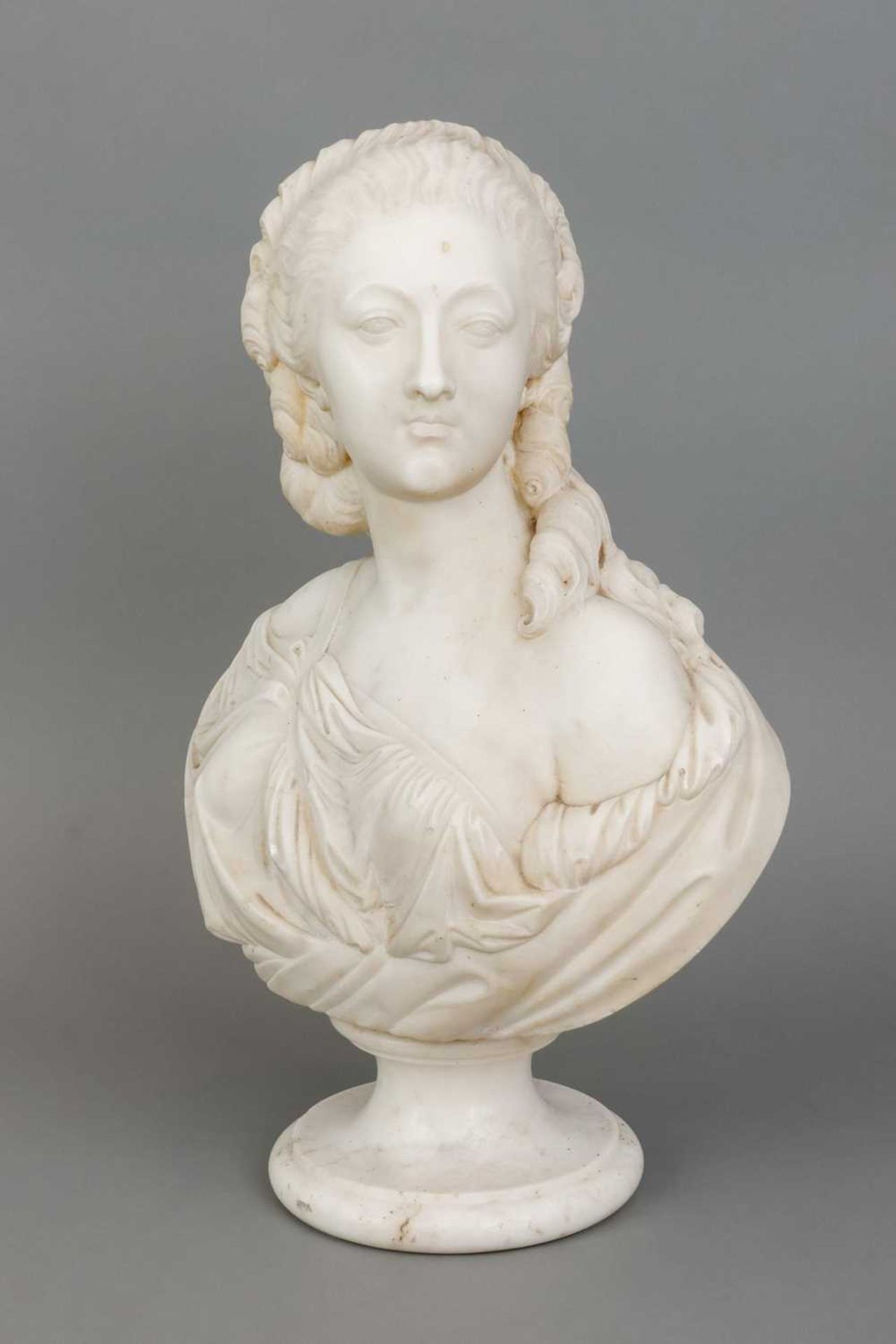 ANONYM, Marmor- und Alabasterbüste "Madame du Barry" - Bild 2 aus 4