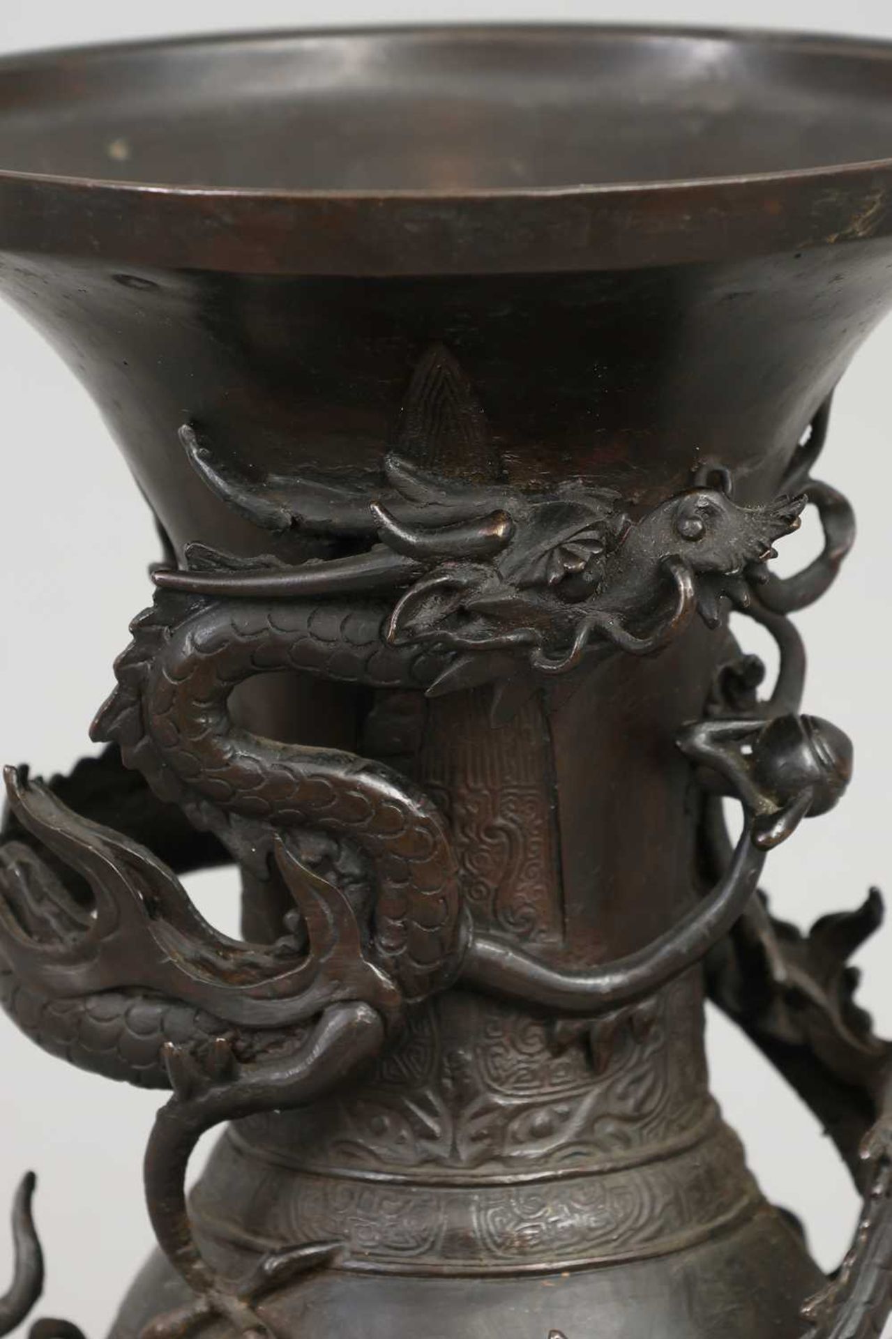 Japanische Bronzevase des 19. Jahrhunderts - Bild 4 aus 4